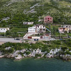 Lakefront House Affittacamere Široka